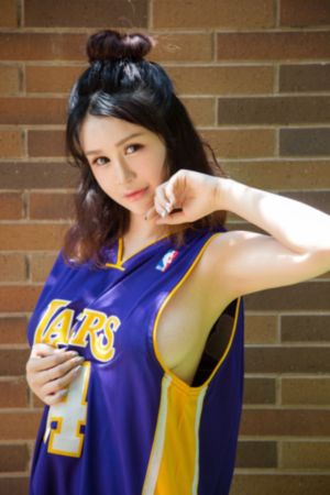 漂亮的女保姆_BD英语HD在线观看